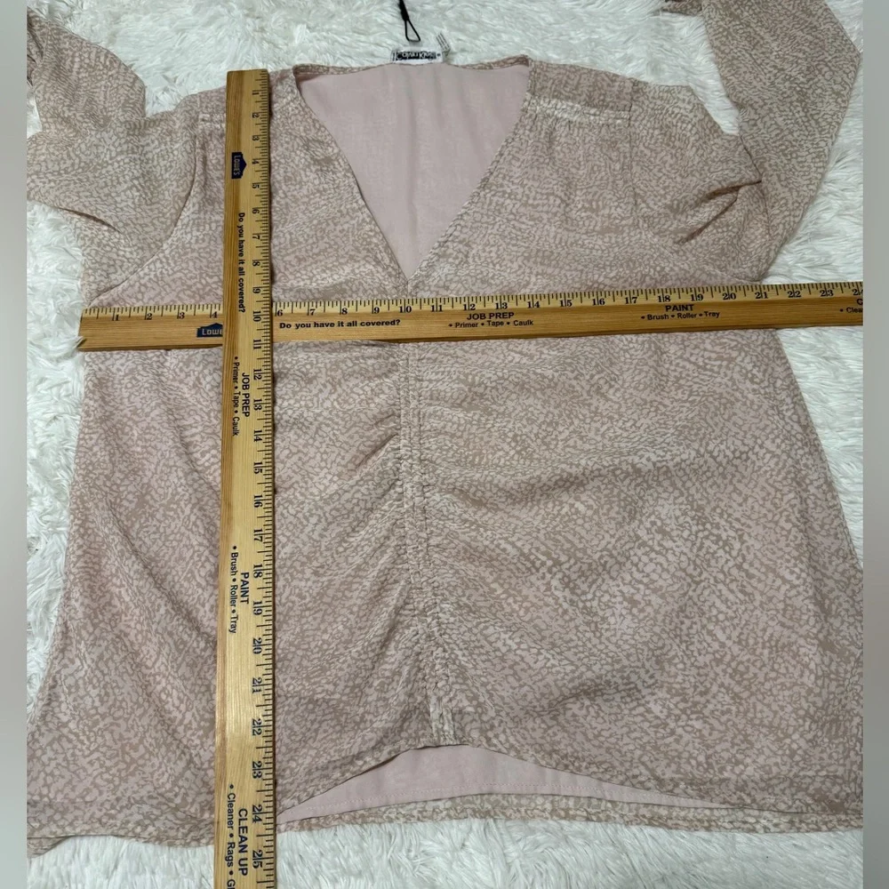 Calvin Klein NWT Blouse Ruched V-Neck Top Pink Light Tan Print Lined Size L - Picture 11 of 15